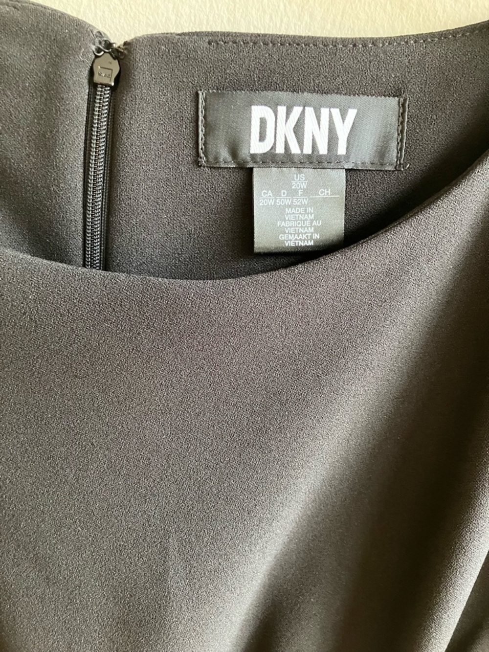 DKNY Black Short Sleeve Sheath Dress Size 20W Short Sleeves Ruched Crepe LBD - Picture 2 of 12